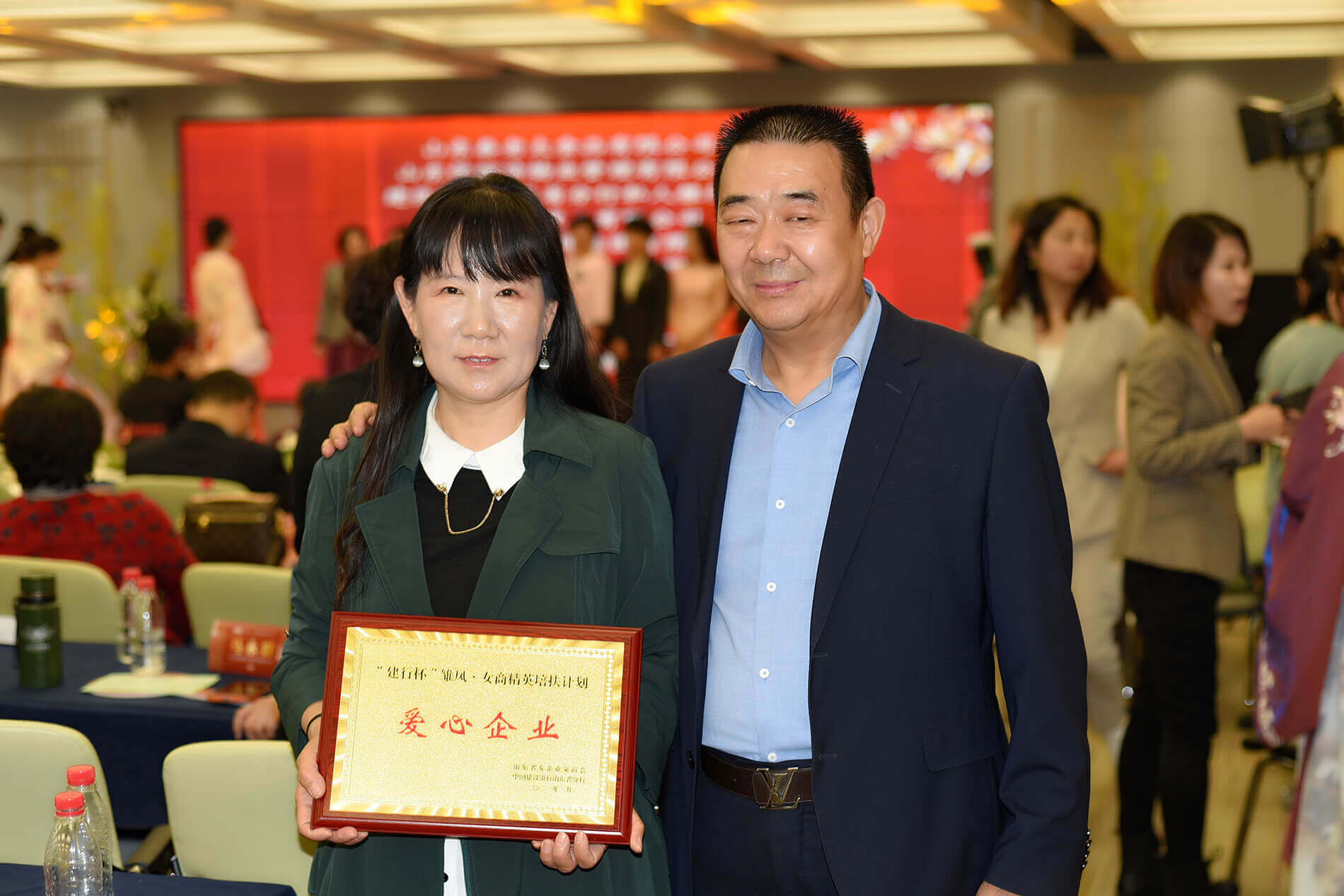 集團(tuán)被省女商會授予“愛心企業(yè)”榮譽(yù)稱號